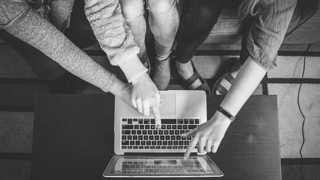 pubblicit-sui-social-media-Live-Content-Creation-GioRusso-Production-produzione-snack-content-e-video-brevi-per-aziende
